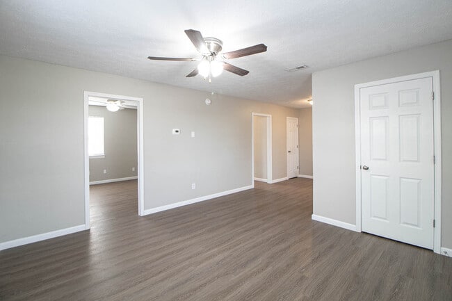 Photo - 11-411 Thompsonville Ln