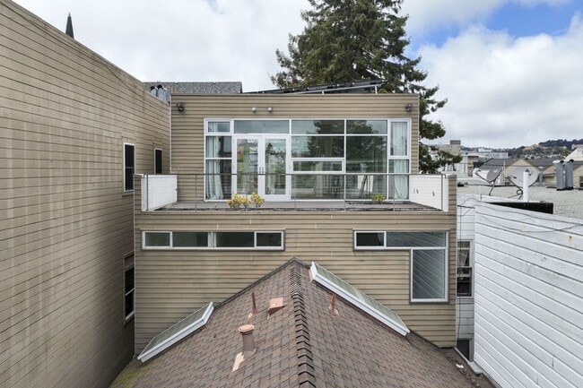 Photo - 1076 S Van Ness Ave