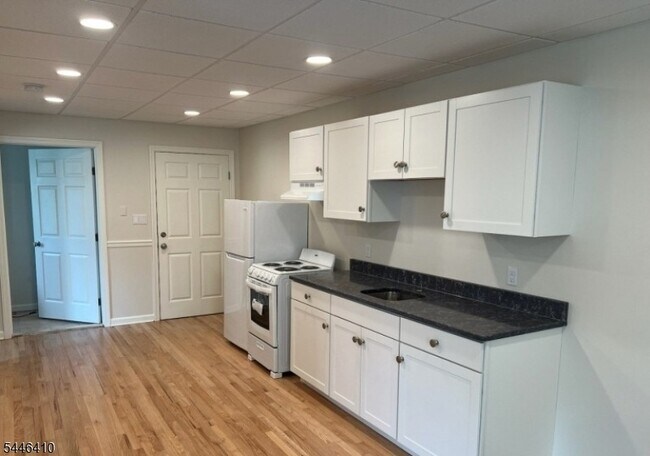 27 W Shore Trail Unit 3