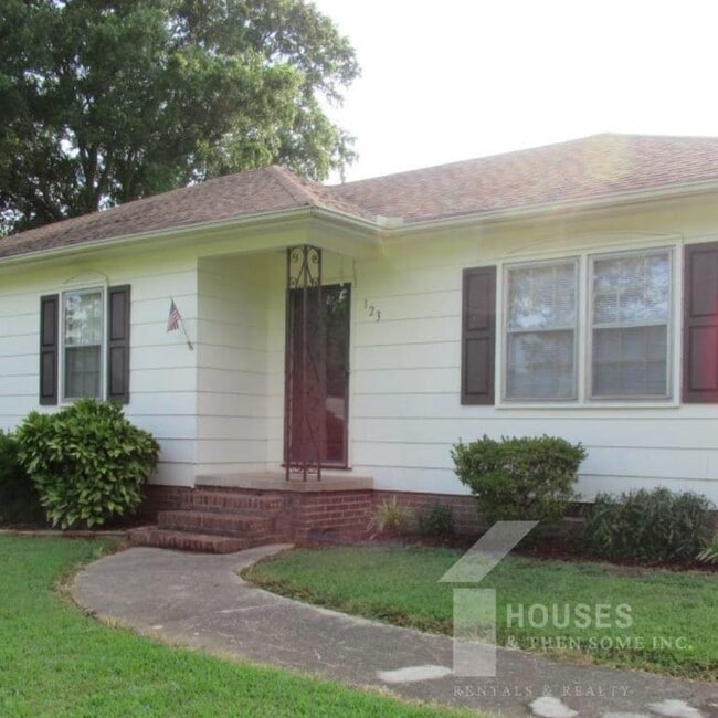 Photo - 123 Abbotsford Dr