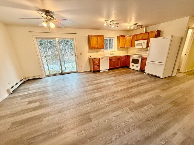 Photo - 3bd, 2 bath Home for Rent w/ Large 2 Car G...