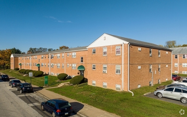 Building Photo - Walnut Chestnut Apartments