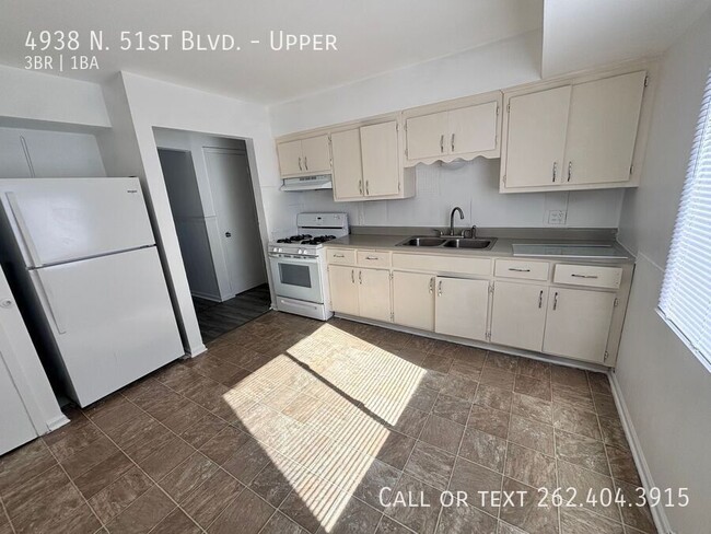 Spacious 3 Bedroom Upper-Make This Your Ne... - Spacious 3 Bedroom Upper-Make This Your Ne... Apartment Unit Upper