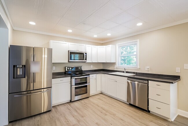 Photo - 2044 Dinsmore Rd