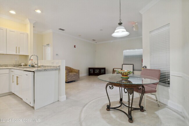 Photo - 1581 Zaffer St NW