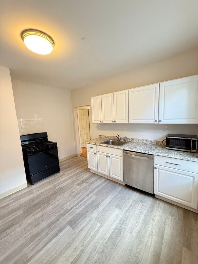Building Photo - 154 Stanwood St Unit 3