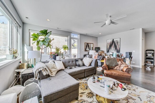 Building Photo - 3620 W Irving Park Rd Unit 2R