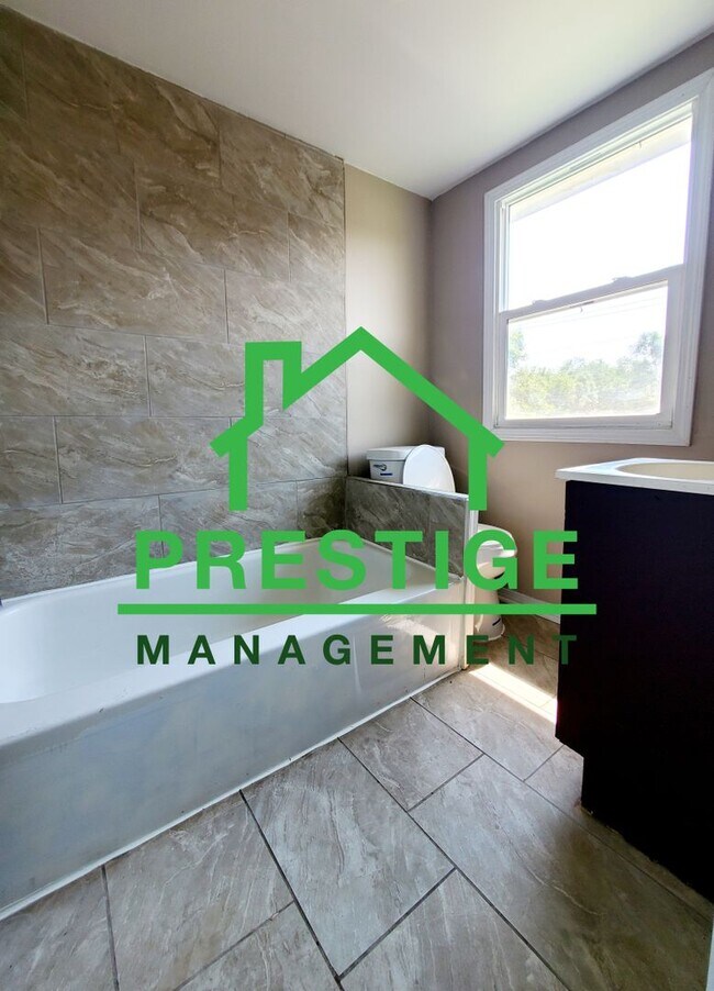 Section 8 Approved HUGE 3 bed pet friendl... House House Rental in