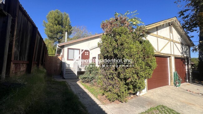 A Very Nice 3bd/2ba Orangevale Duplex with... - A Very Nice 3bd/2ba Orangevale Duplex with...