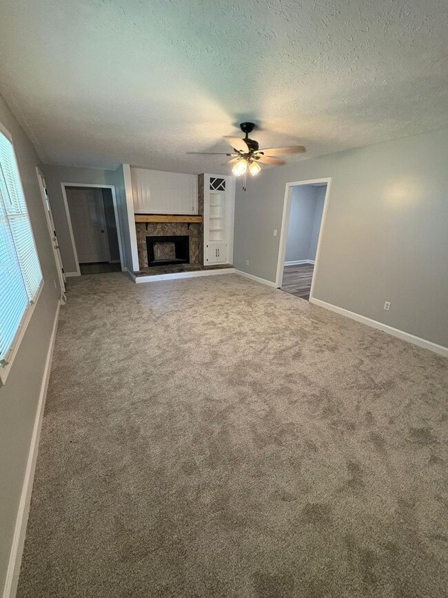 Photo - 108 Nottingham Ln