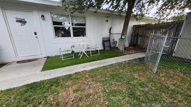 Building Photo - 8576 Sunset Dr