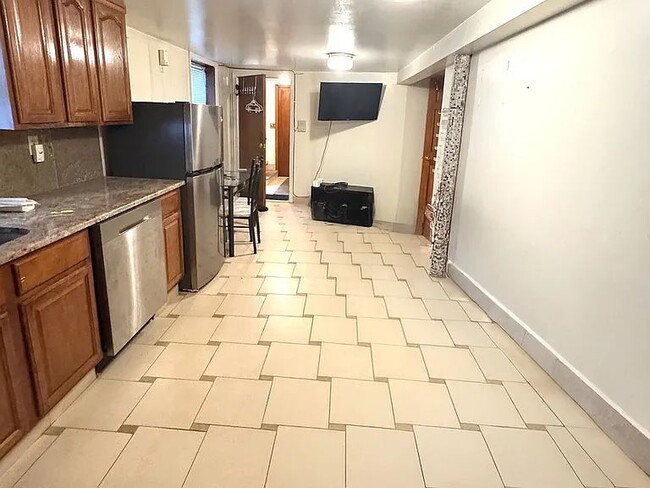 Photo - Spacious 1 Bedroom  Apartment Available In Prime Ditmars Location Unit Apt 4D