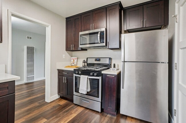 Hollypark Knolls Apartments