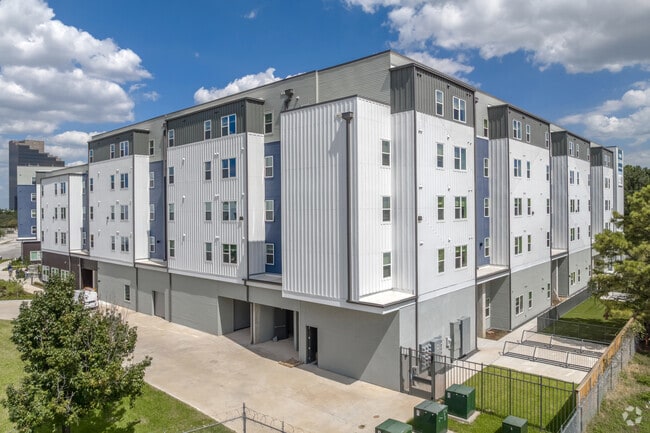 Alternate Building Photo - Summit at Renaissance Park