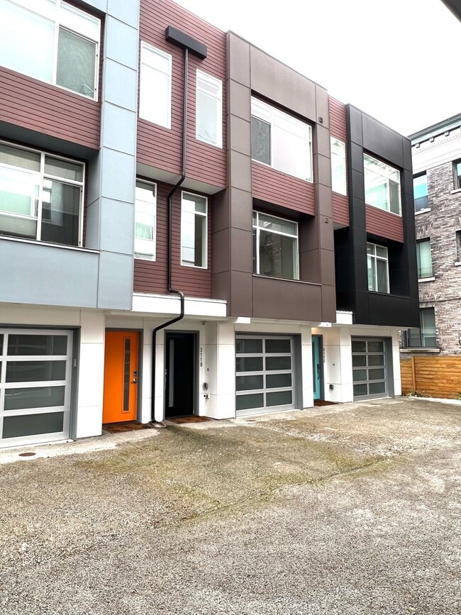 Building Photo - 211 13th Ave E
