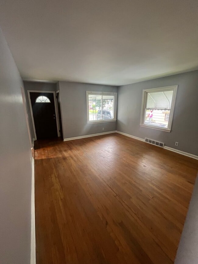 Photo - SECTION 8 AND EDEN ACCEPTED!! Newly Renova...