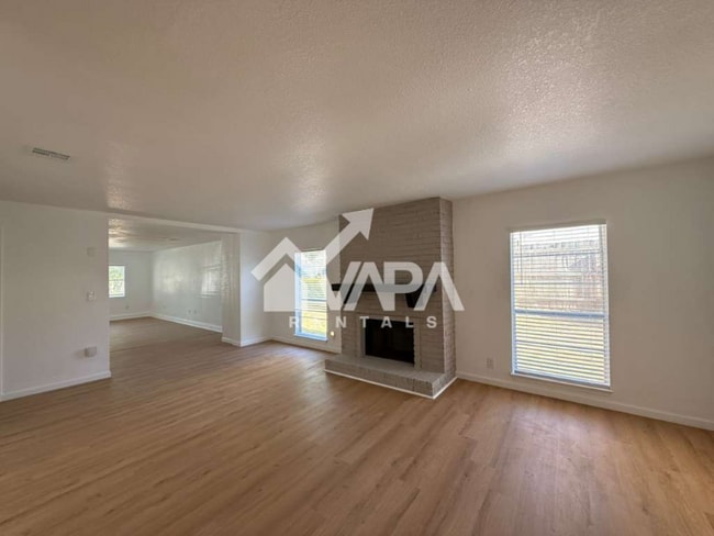 Photo - 1074 Honey Tree St