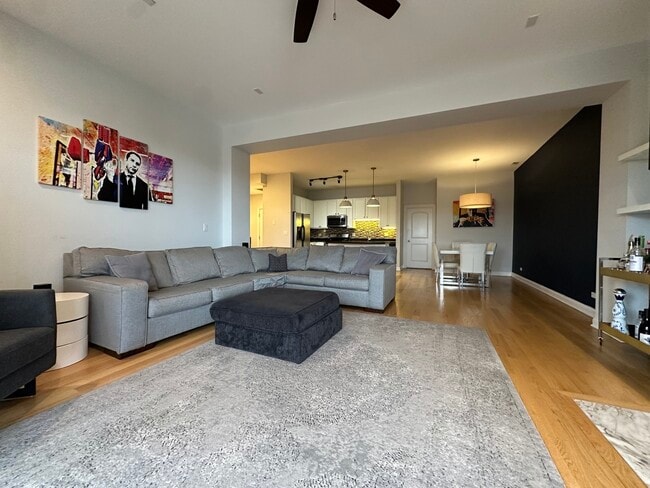 Photo - 2402 W McLean Ave Unidad 301