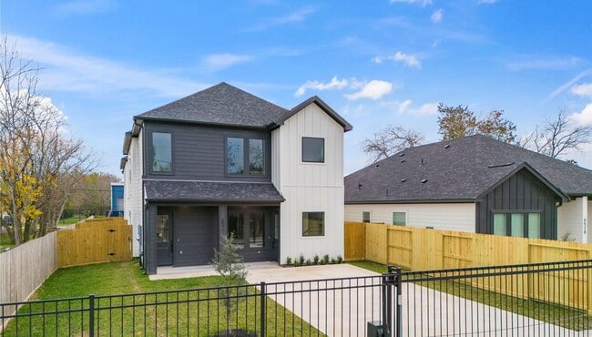 Building Photo - 6532 Weston St