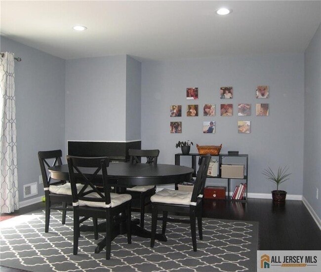 Photo - 141 Grantham Dr