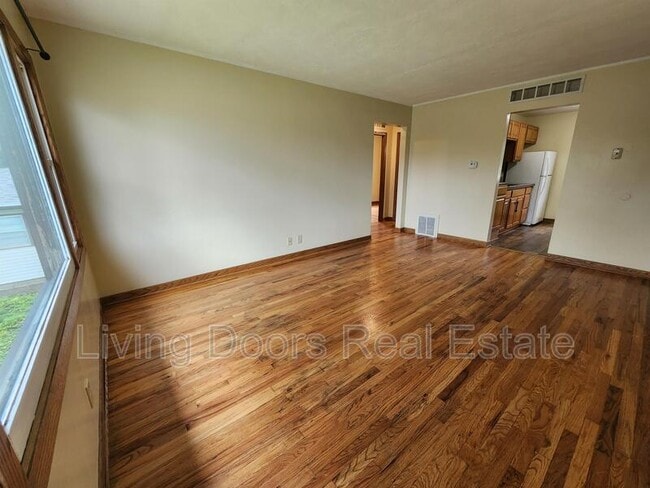 Photo - 317 S 47th St