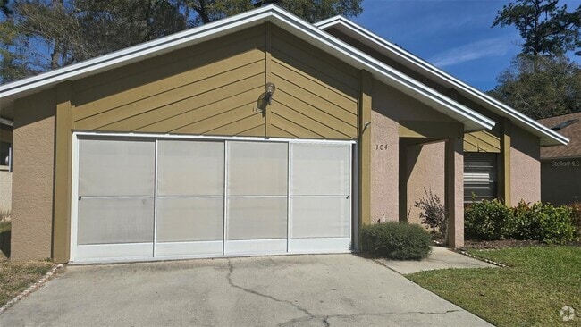Building Photo - 1020 NE 30th Ave Rental