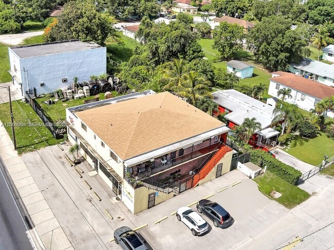 Building Photo - 4840 NW 27th Ave Unit 2
