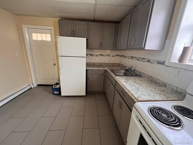 Building Photo - 824 Main St Unit 2R