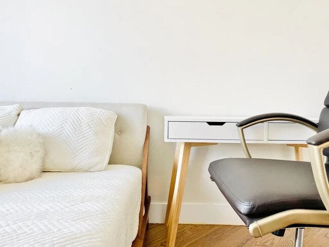 Photo - Furnished room/NOT APARTMENT Unit 4