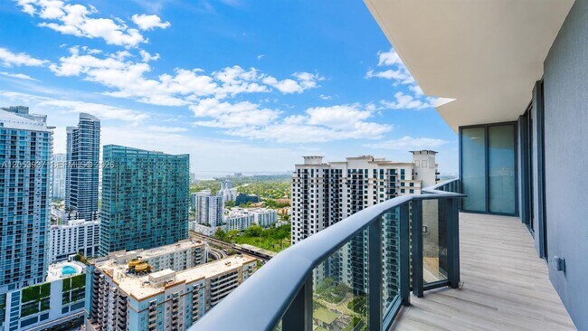Photo - 45 SW 9th St Unidad 3303