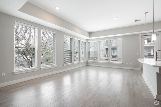 2BR, 2BA - 1471SF - Living Room