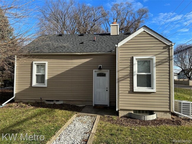 Photo - 21503 Collingham Ave