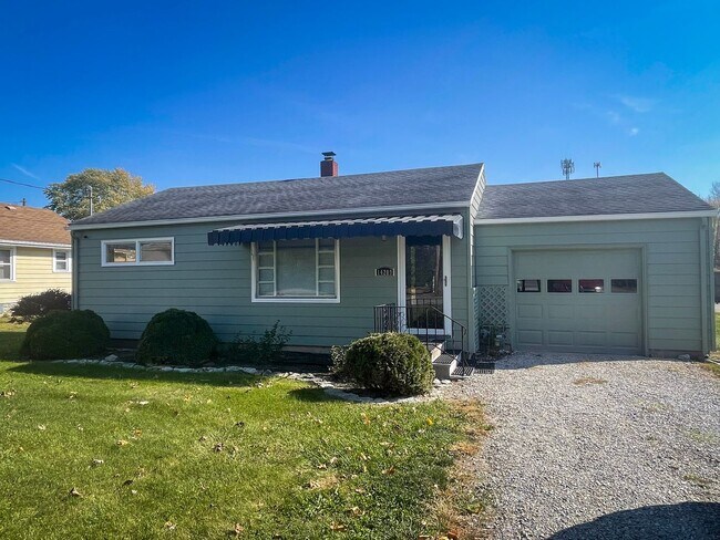 Building Photo - 2 Bedroom / 1 Bath - DALEVILLE Rental