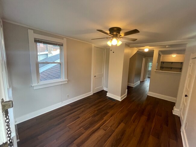 Living room - 117 N 5th St Unit 2