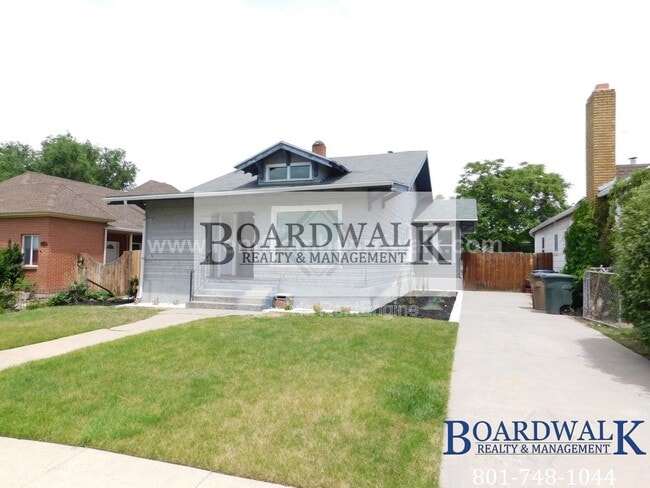 Photo - 657 Warnock Ave