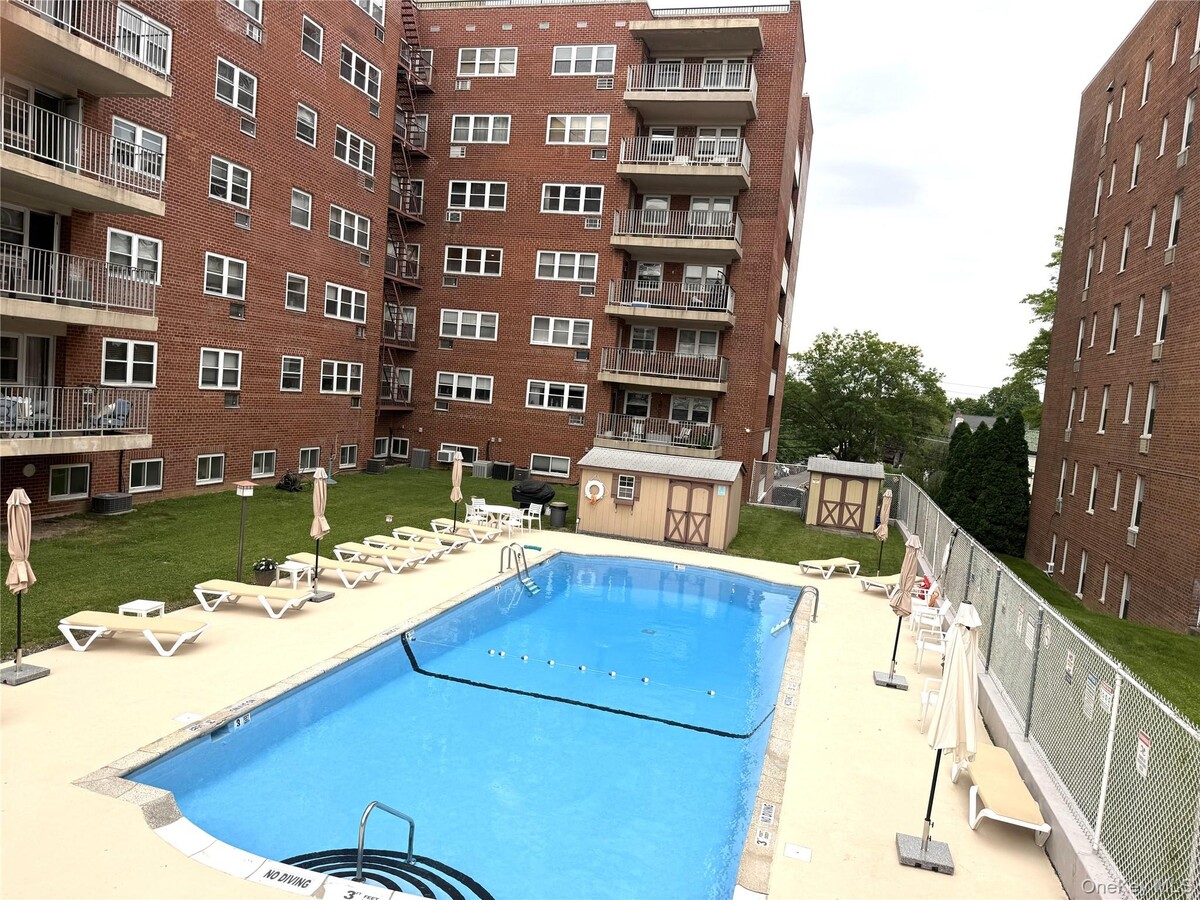 Photo - 370 Westchester Ave Unidad 4R