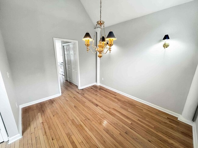 Photo - 2092 Drogheda Ln