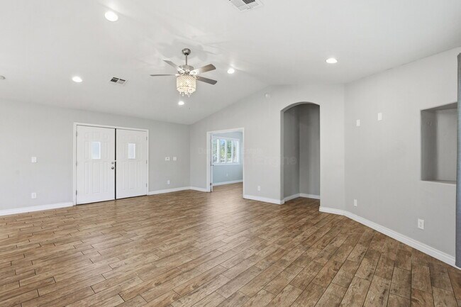 Photo - 1901 N Rosemont Blvd