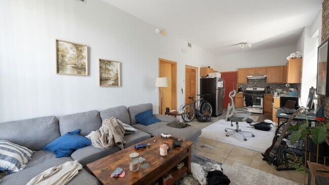 Photo - 1337 W Huron St Unit 3R