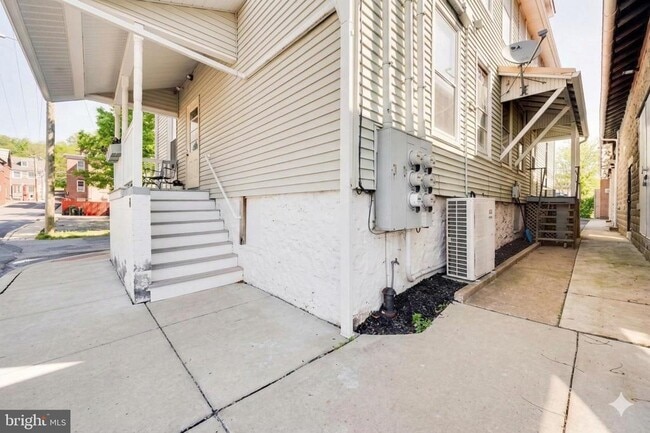 Photo - 26 Willow St Unit 1