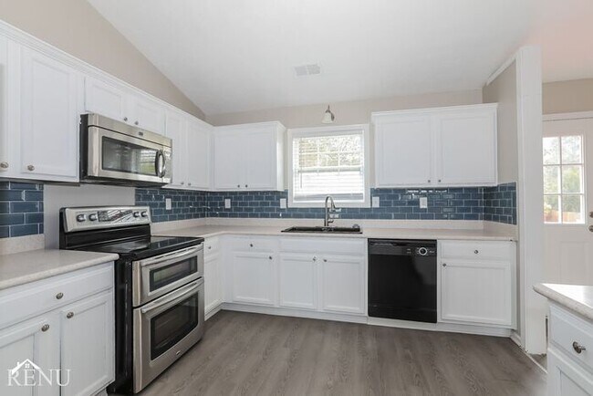 Photo - 996 Crystal Brook Way