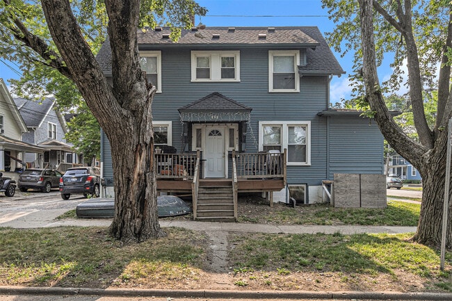 Photo - 811 Sybil St