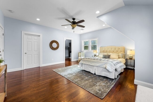Photo - 255 Worthen Rd E