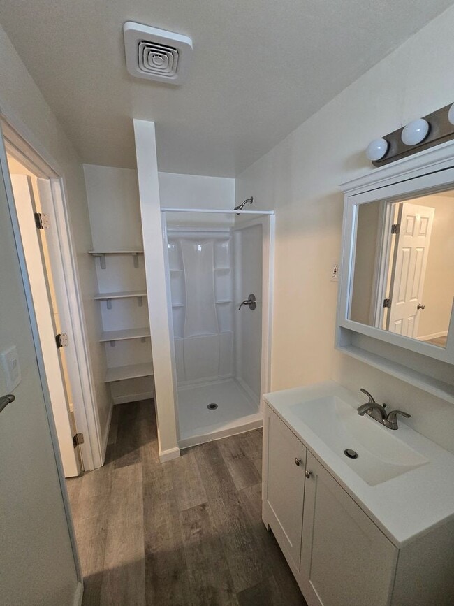 Photo - Downtown Modesto Studio for Rent - $200.00 off move in special