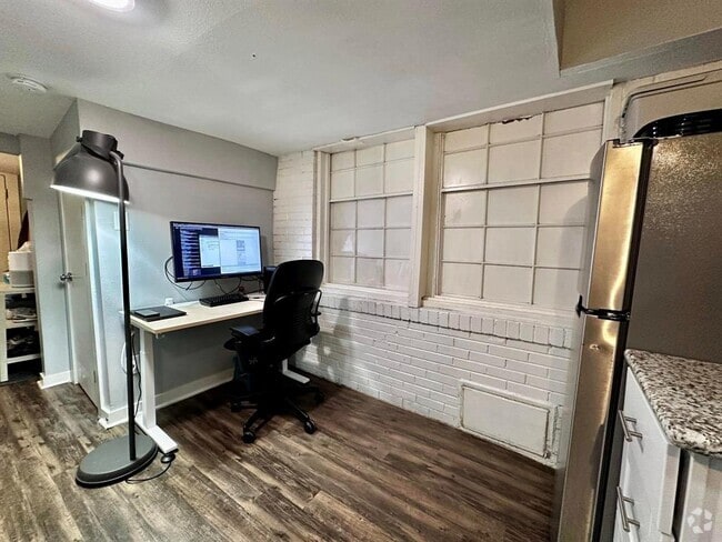 Building Photo - 4630 Woodside St Unit 2 Rental