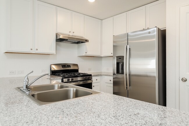 Photo - 2907 Millikan Dr