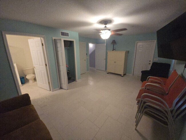 Photo - 1011 34th Dr W