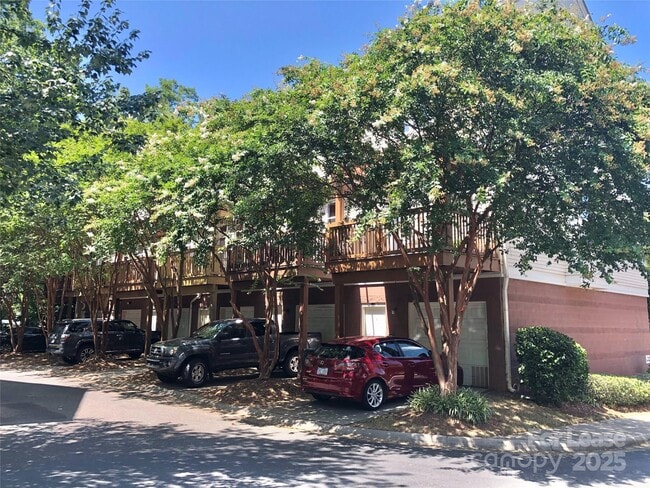 Photo - 127 S Sycamore St