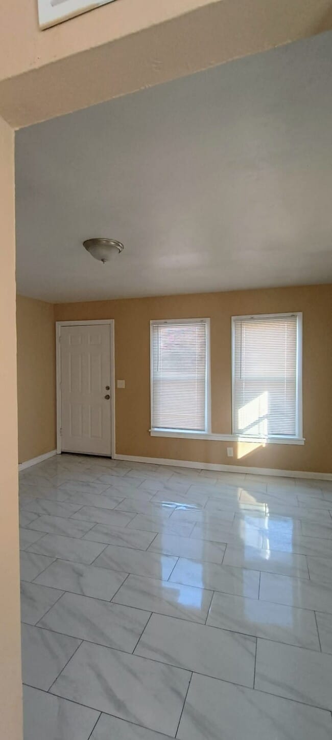 Photo - 8353 Alpine St