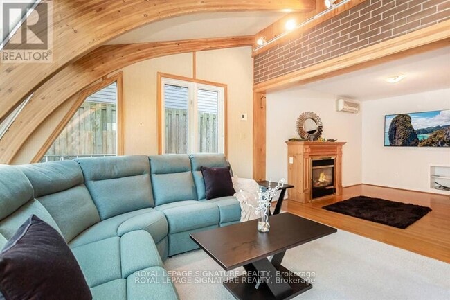 Photo - 153 Ulster Dr